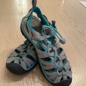 Women’s Keen sandals - size 8
